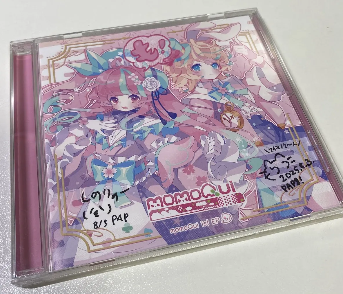 左：しのりゅーさんのサイン, 右：らうさんのサイン